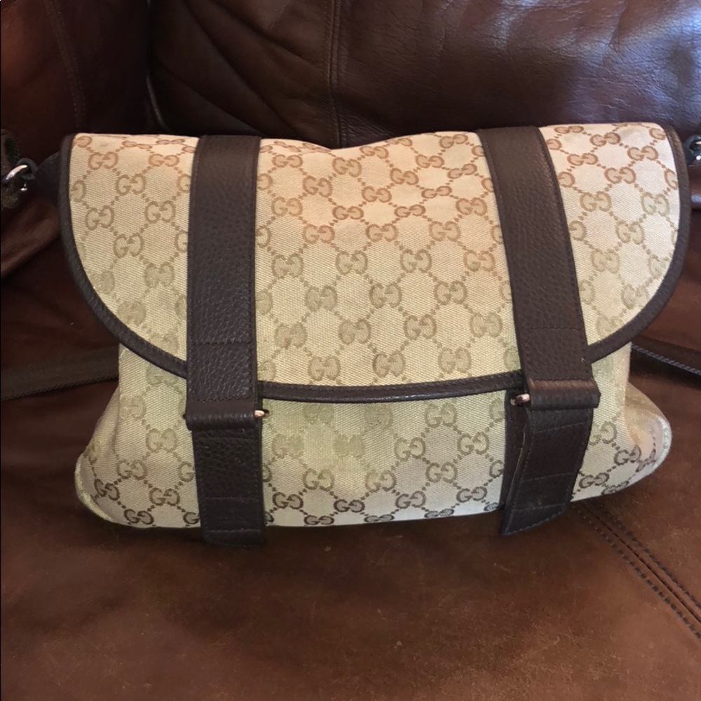 Gucci messenger bag